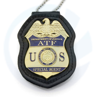 Logotipo personalizado de fábrica pinos de lapela de metal com cadeia Oficial de segurança de ouro clipe de couro emblema emblema de esmalte Broche de broche da polícia Militar